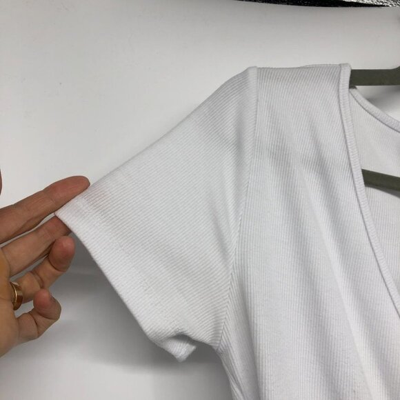 Guess White ribbed surplice V-neck crop top side tie size Medium - Picture 7 of 16